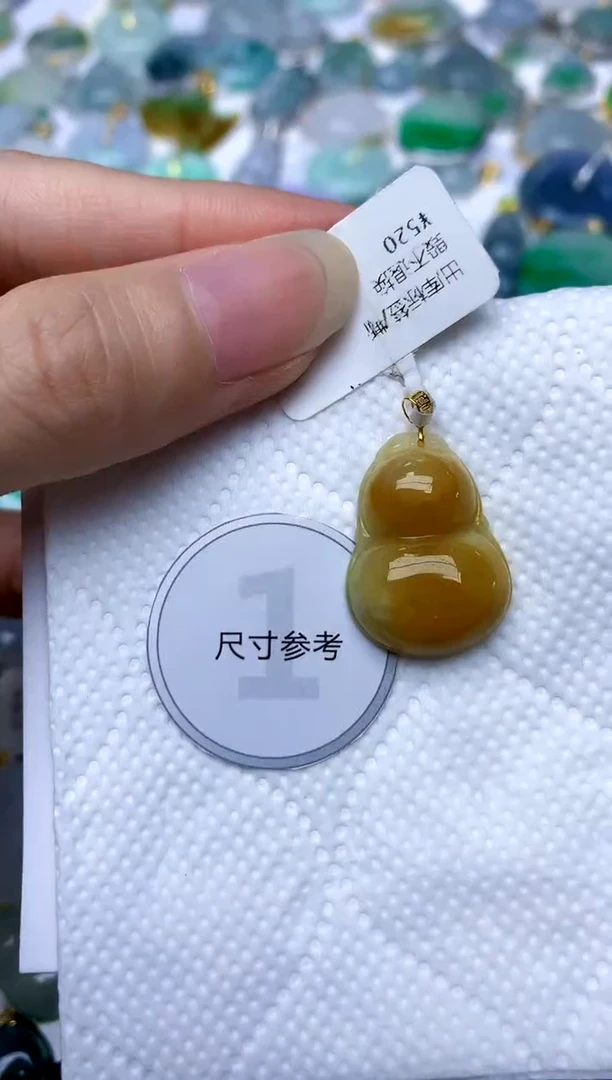 颈饰18K金镶嵌翡翠天然A货翡翠