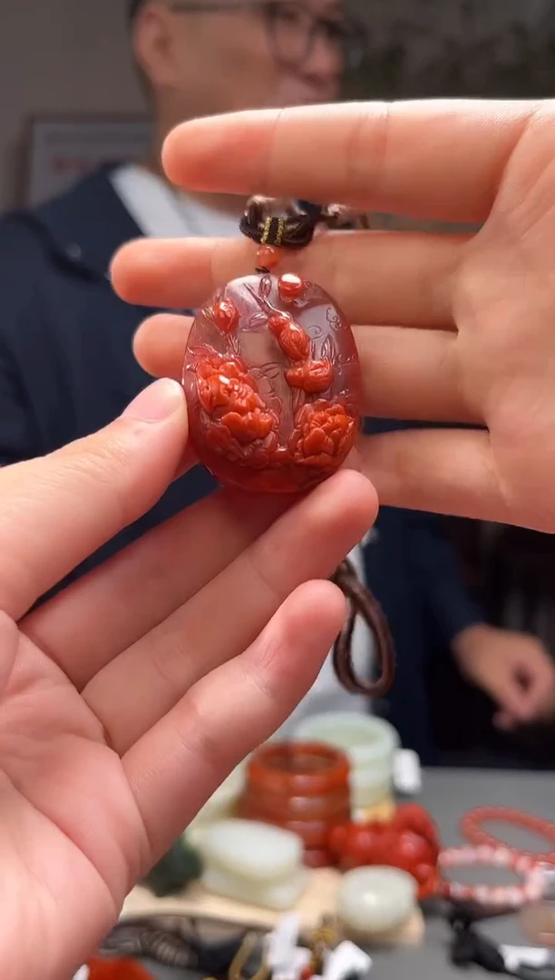 颈饰未镶嵌南红玛瑙吊坠