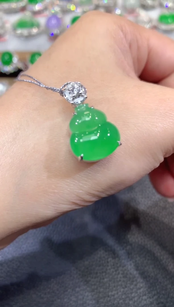 吊坠(不含链)18K金镶嵌翡翠A80