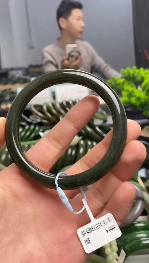未镶嵌手镯和田玉63.8