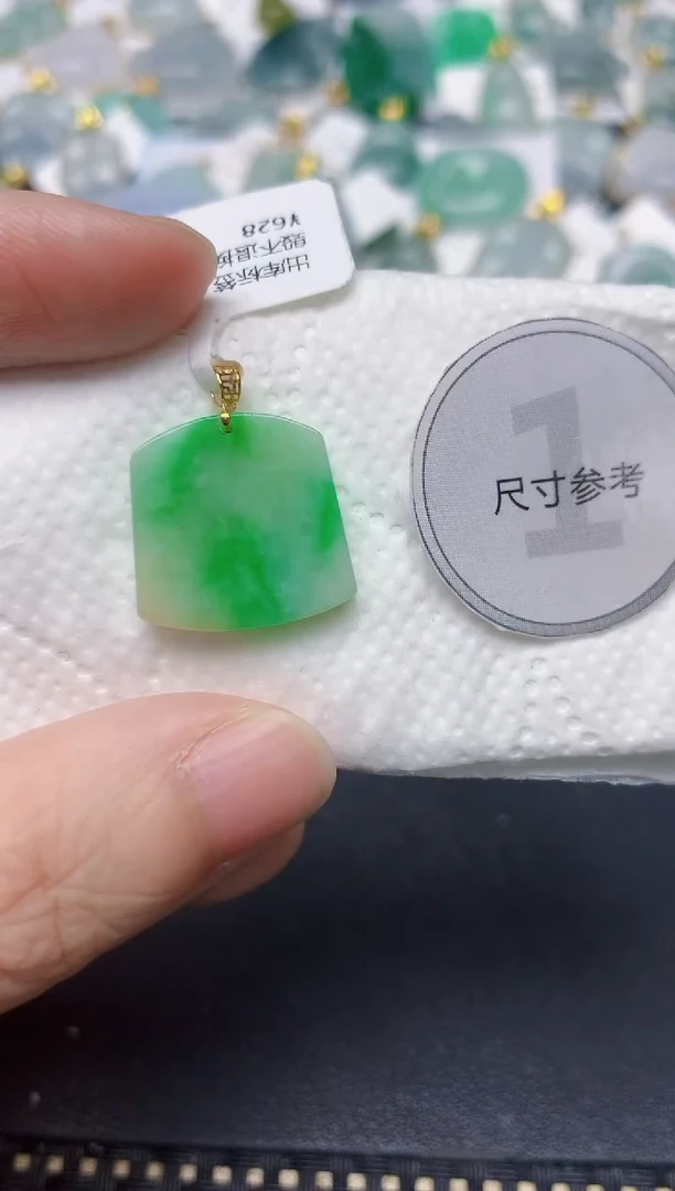 颈饰18K金镶嵌翡翠天然缅甸A货翡翠