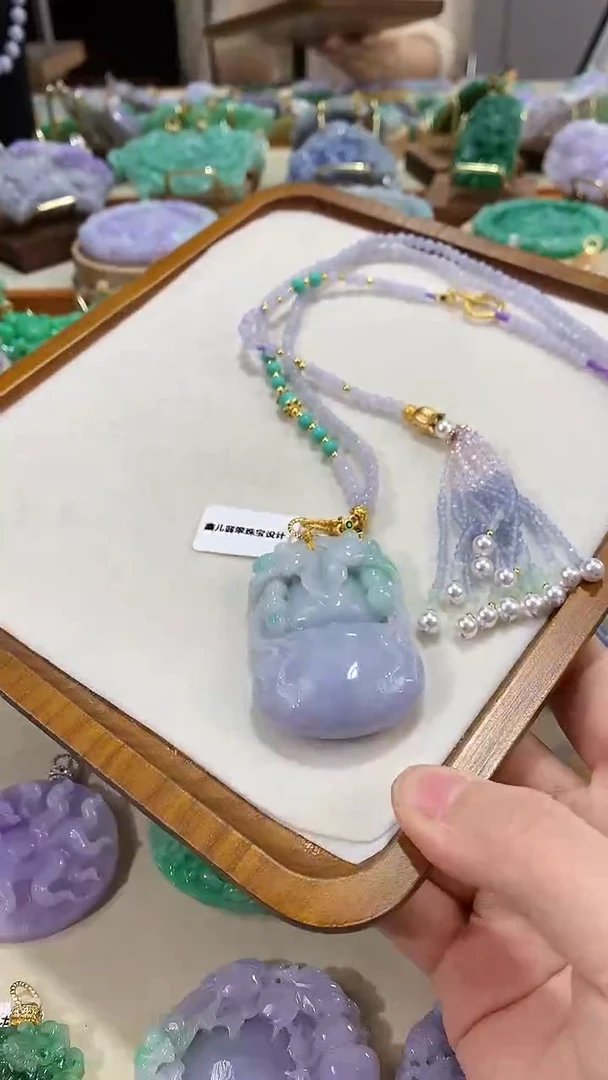 颈饰未镶嵌翡翠吊坠