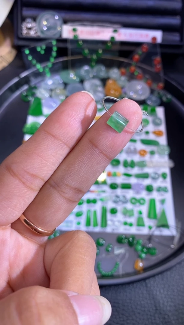 未镶嵌挂件翡翠珠子