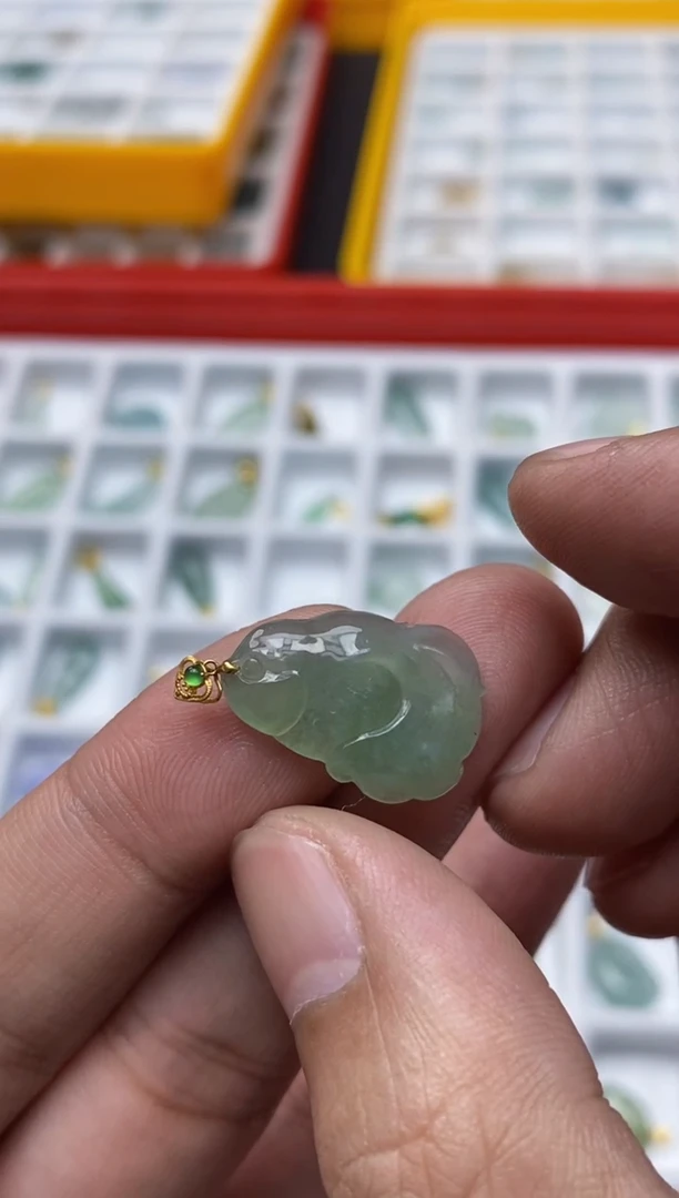 颈饰18K金镶嵌翡翠1