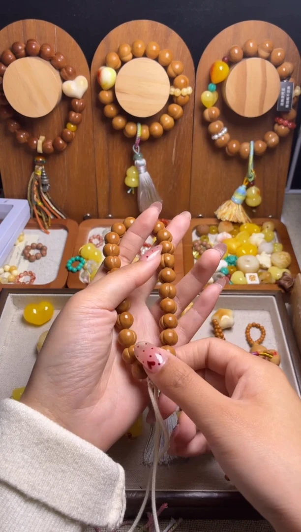 手串猴头核桃?****?单配饰绿跑环、俏色葫芦