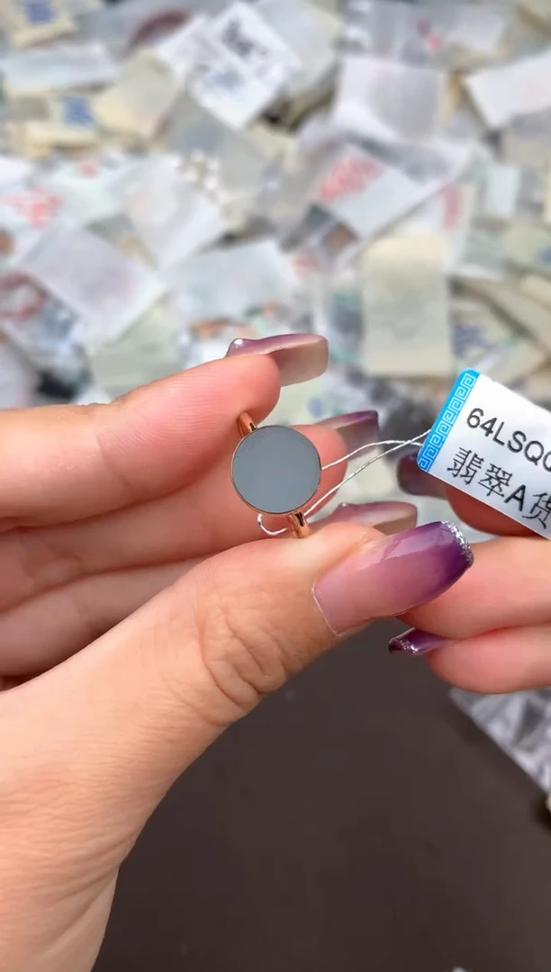 18K金镶嵌挂件翡翠一15圈
