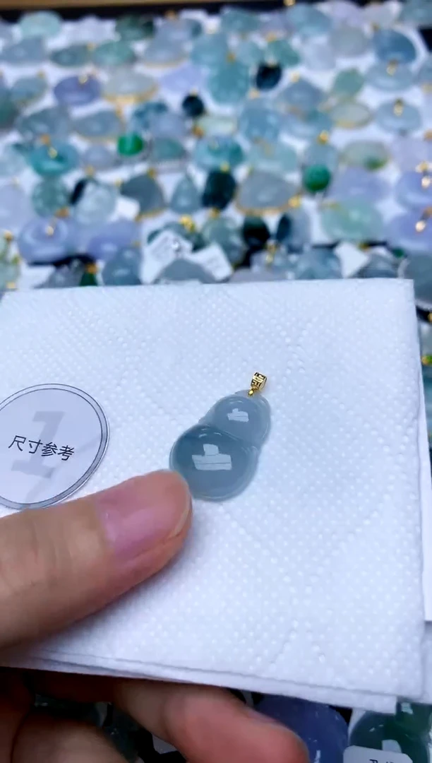 颈饰18K金镶嵌翡翠天然A货翡翠