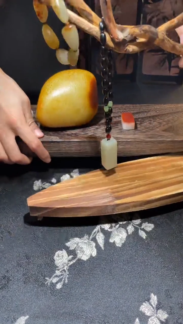 和田玉（糖玉）未镶嵌挂件生****良45156