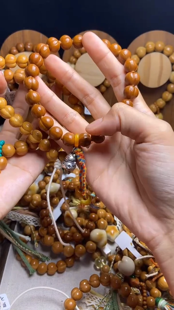 手串猴头核桃果****?全品小馒头爱心手持彩虹流苏手持款