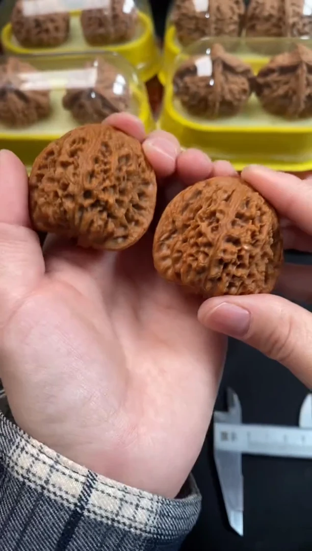 把件文玩核桃南疆石42尺Q802