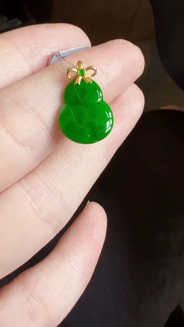 颈饰18K金镶嵌翡翠葫芦