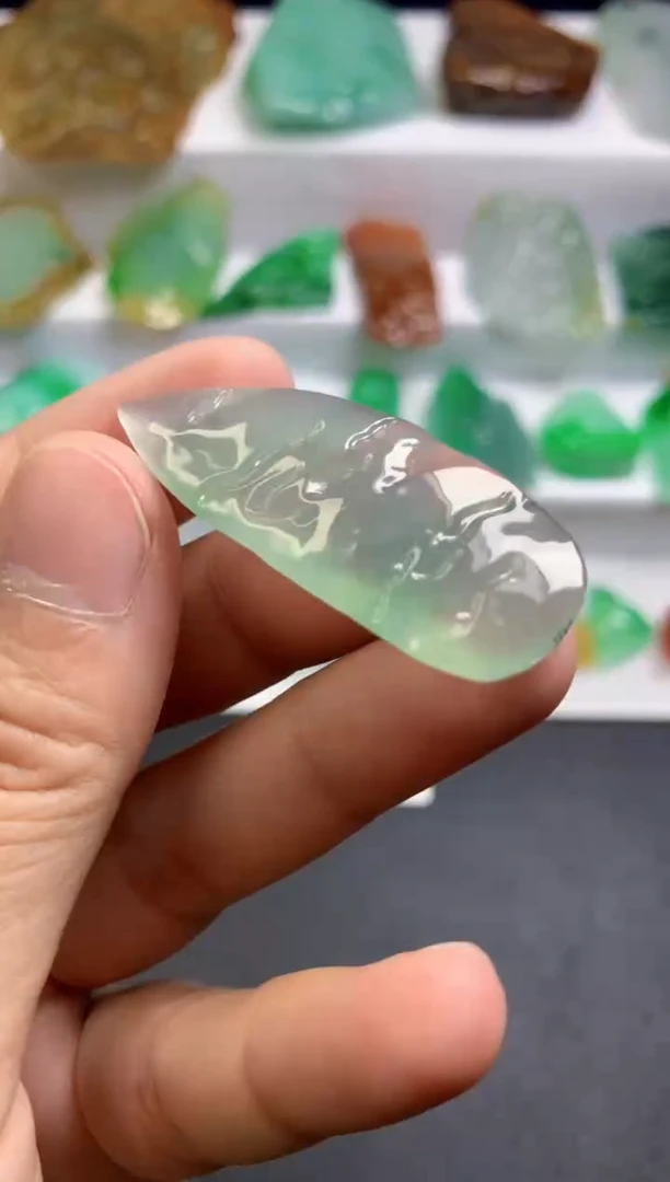 颈饰未镶嵌翡翠