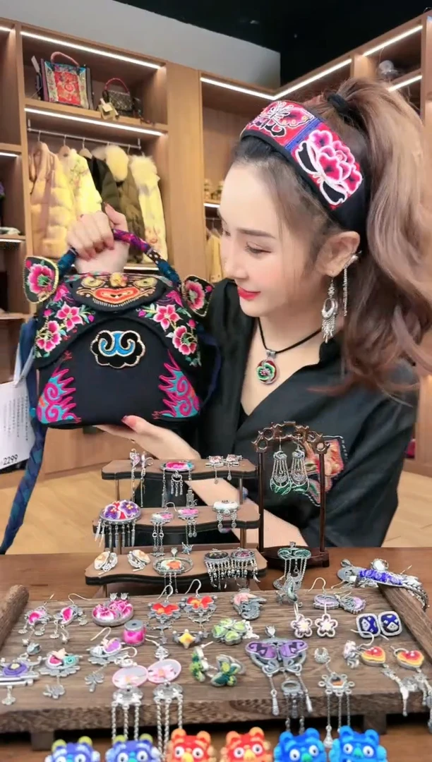 【闪购商品】织绣L510黔东南苗族刺绣