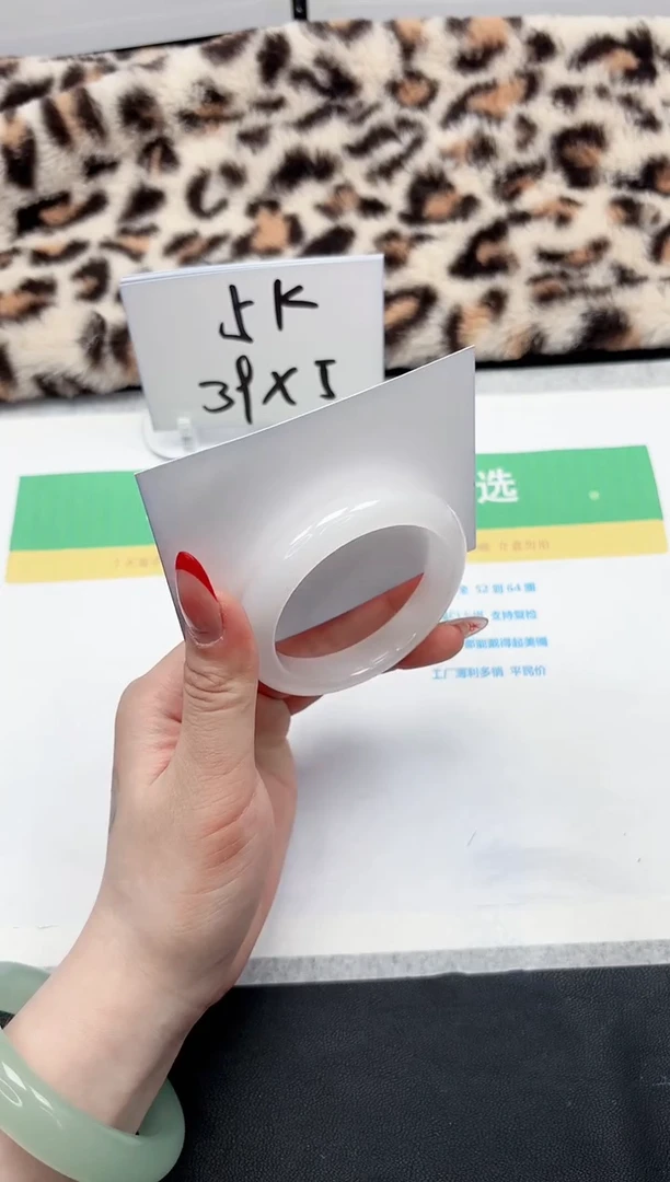 【闪购商品】石英质玉手镯未镶嵌90-52.5