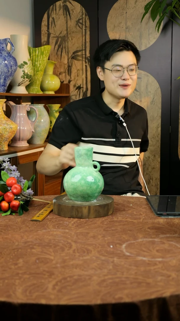 摆件玉色花器天球款