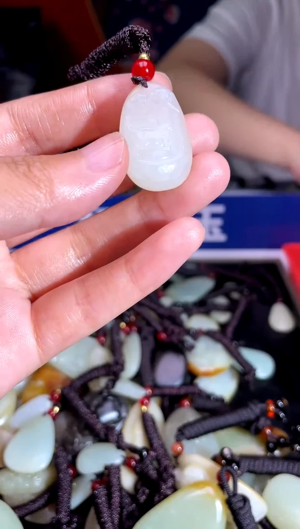 和田玉未镶嵌把件1