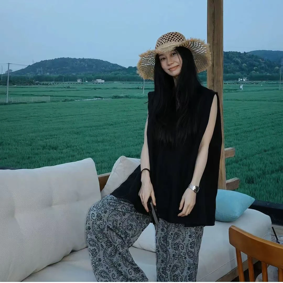 成人 女装 黑色上衣配花裤子套装