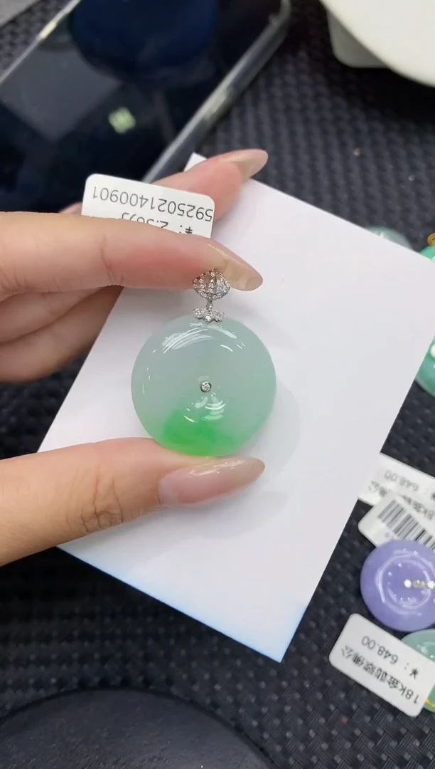 翡翠18K金镶嵌颈饰111111111