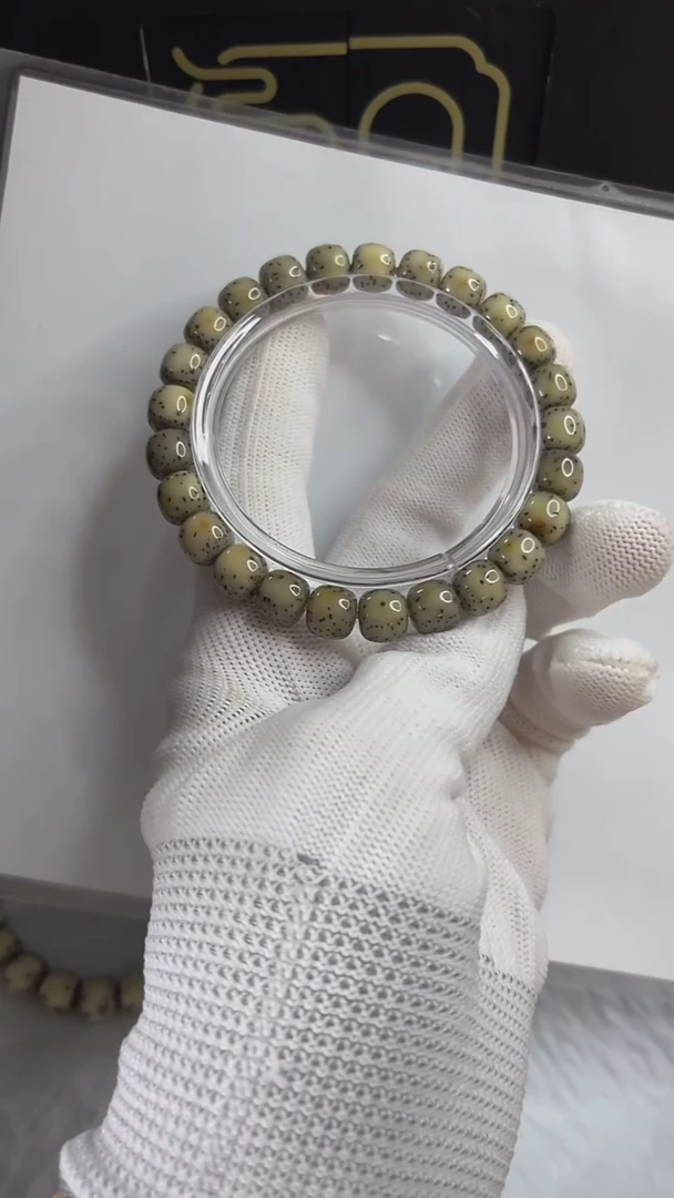 手串星月菩提小驼包9x8.d684