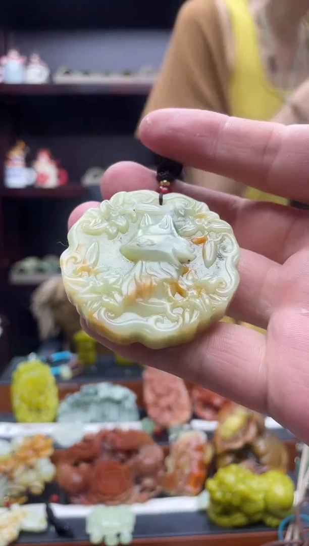 岫玉未镶嵌吊坠·