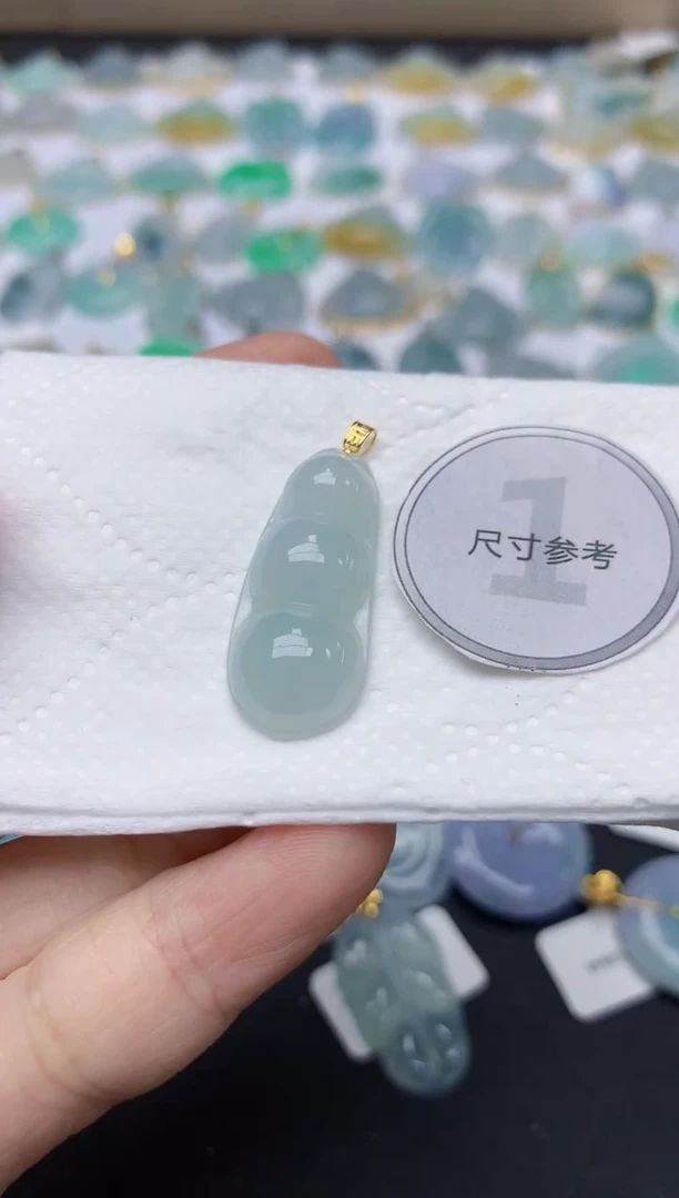 翡翠18K金镶嵌颈饰天然缅甸A货翡翠