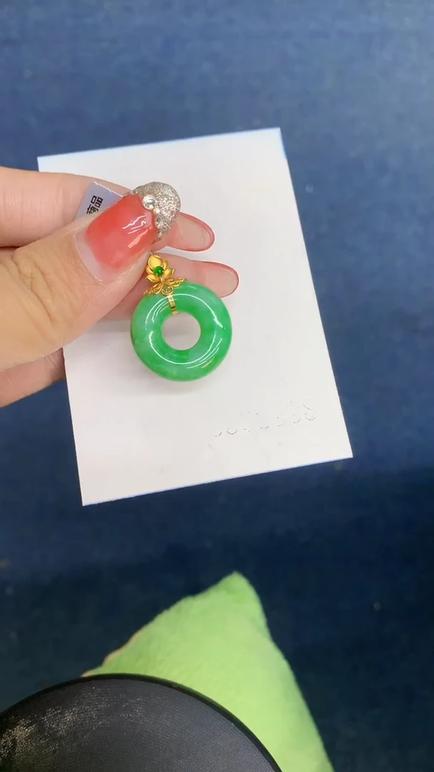 颈饰18K金镶嵌翡翠1