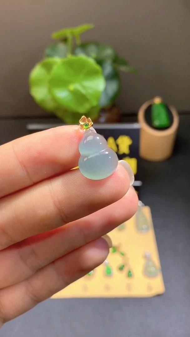 颈饰18K金镶嵌翡翠翡翠A货