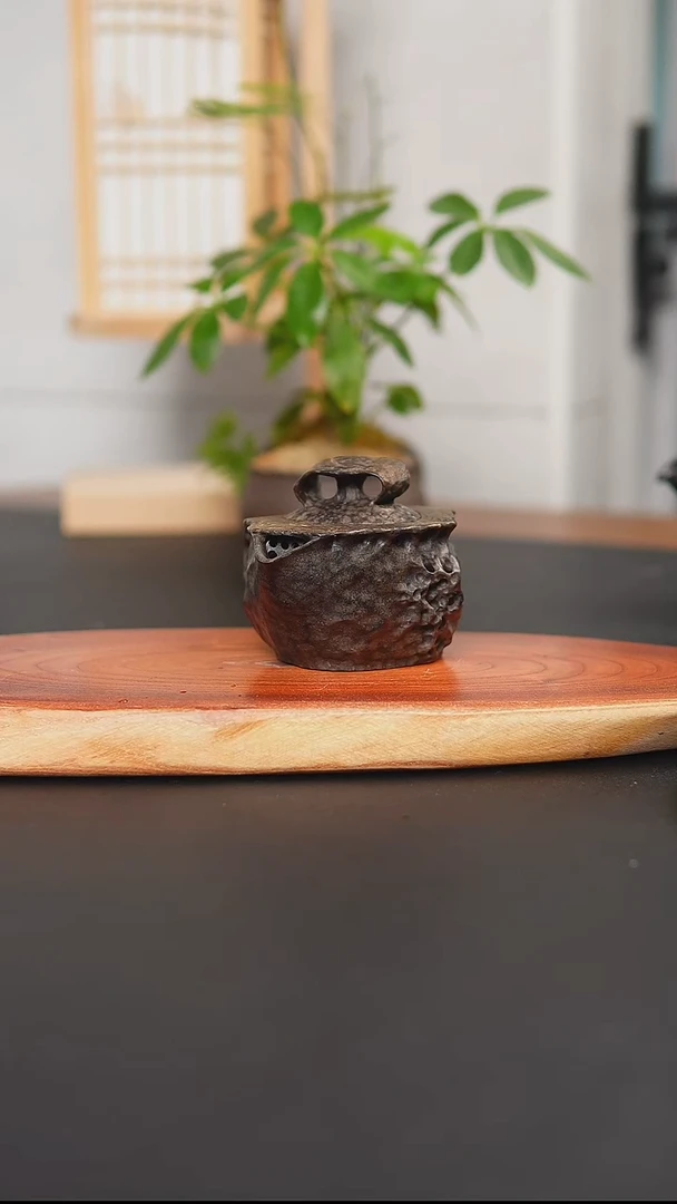 原皮宝瓶壶/手工雕刻