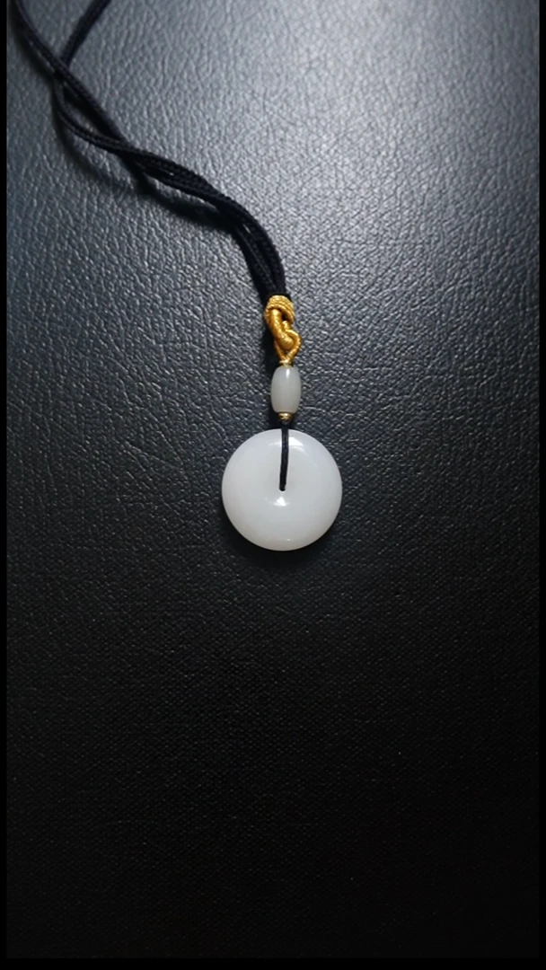 颈饰未镶嵌和田玉平安扣