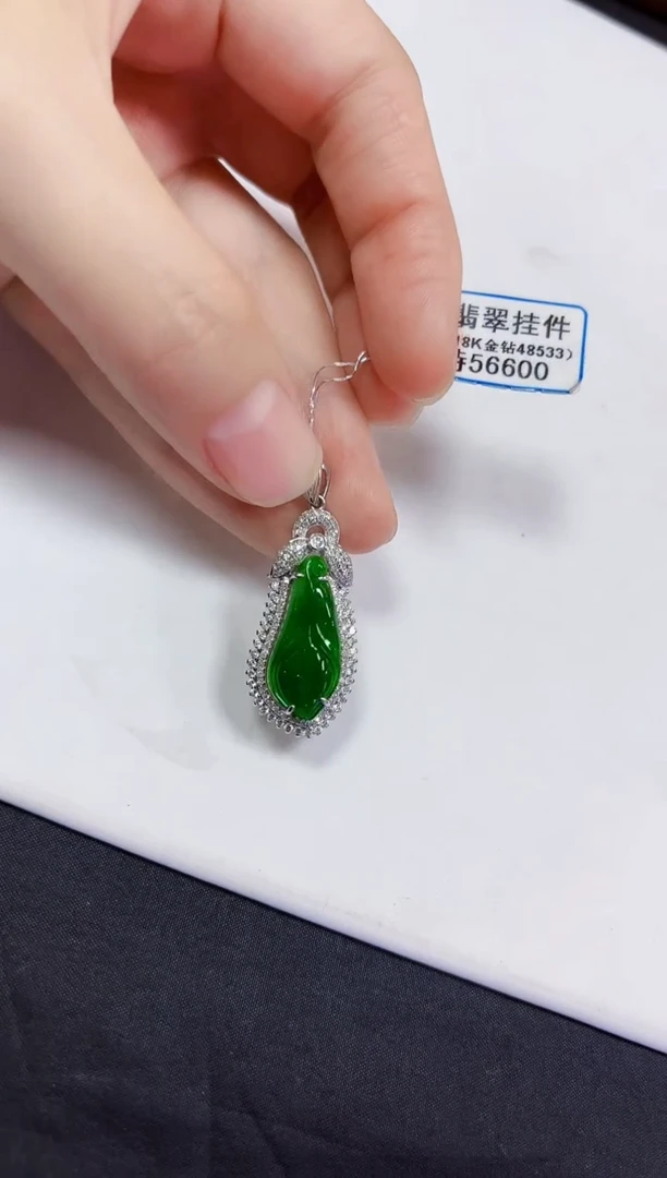 颈饰18K金镶嵌翡翠挂件