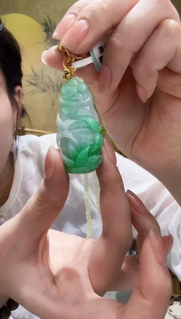 颈饰未镶嵌翡翠吊坠