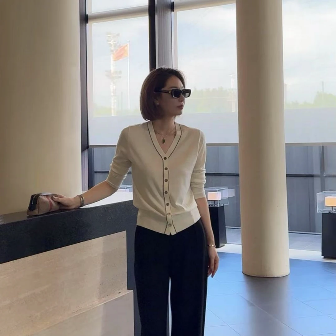 FIGO LOVE 长袖立体显瘦V领针织开衫针织上衣8665