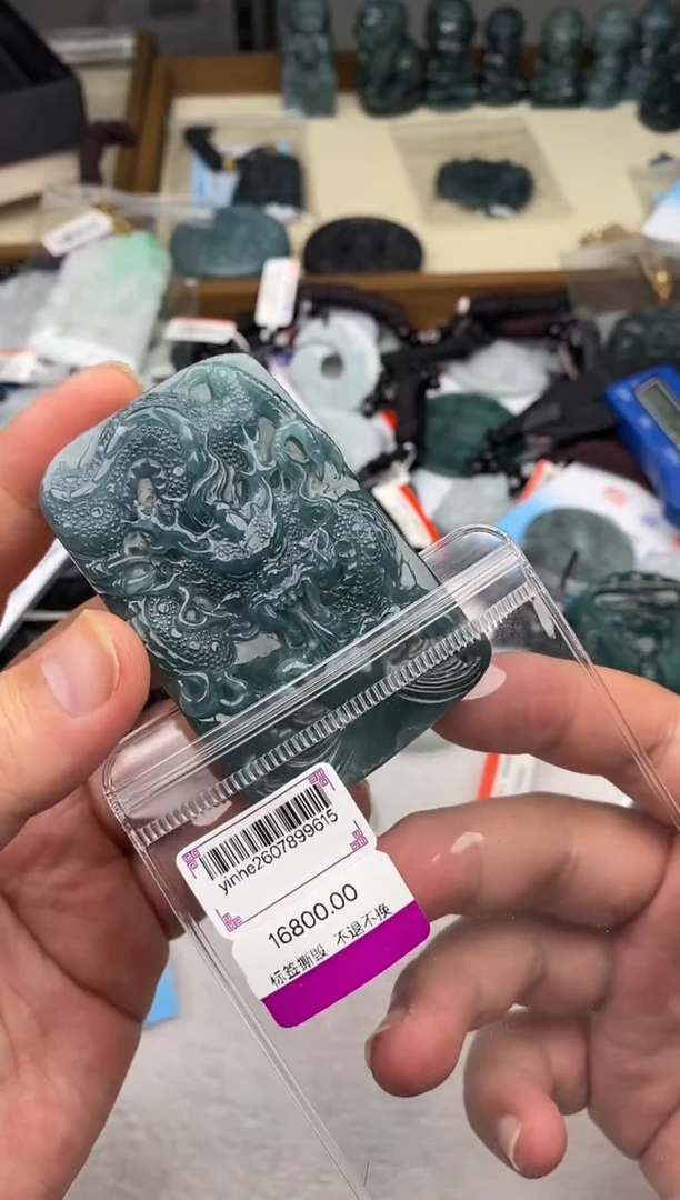 翡翠未镶嵌颈饰多样性发其一