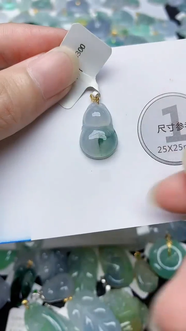 颈饰18K金镶嵌翡翠天然A货翡翠