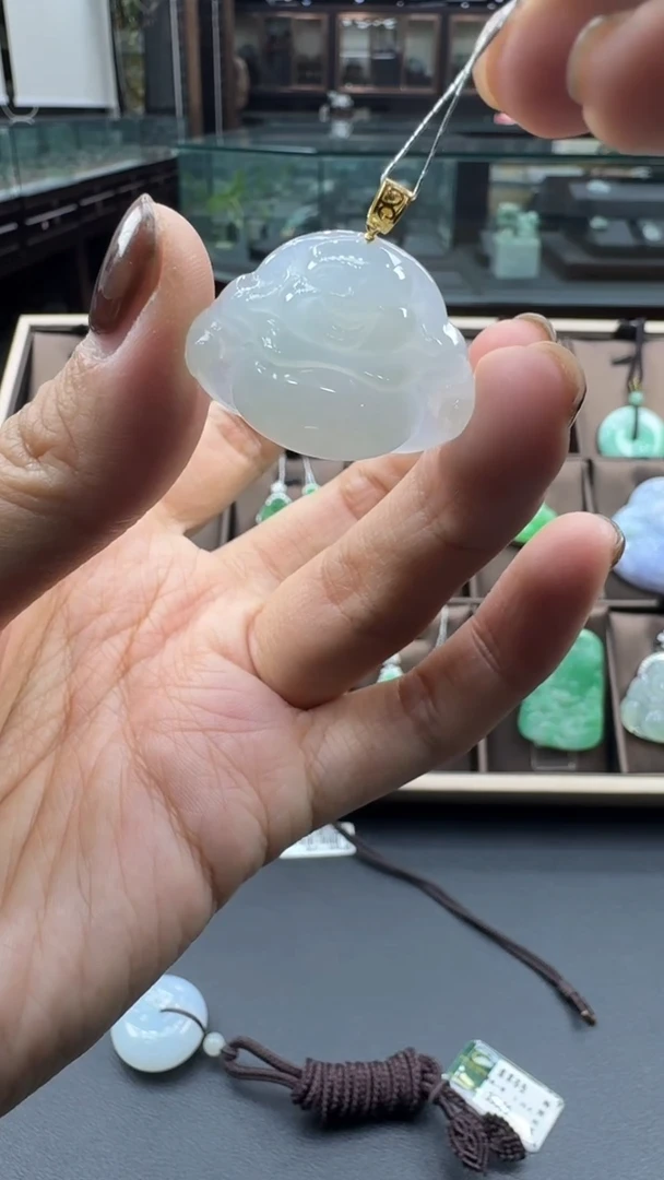 颈饰18K金镶嵌翡翠佛公