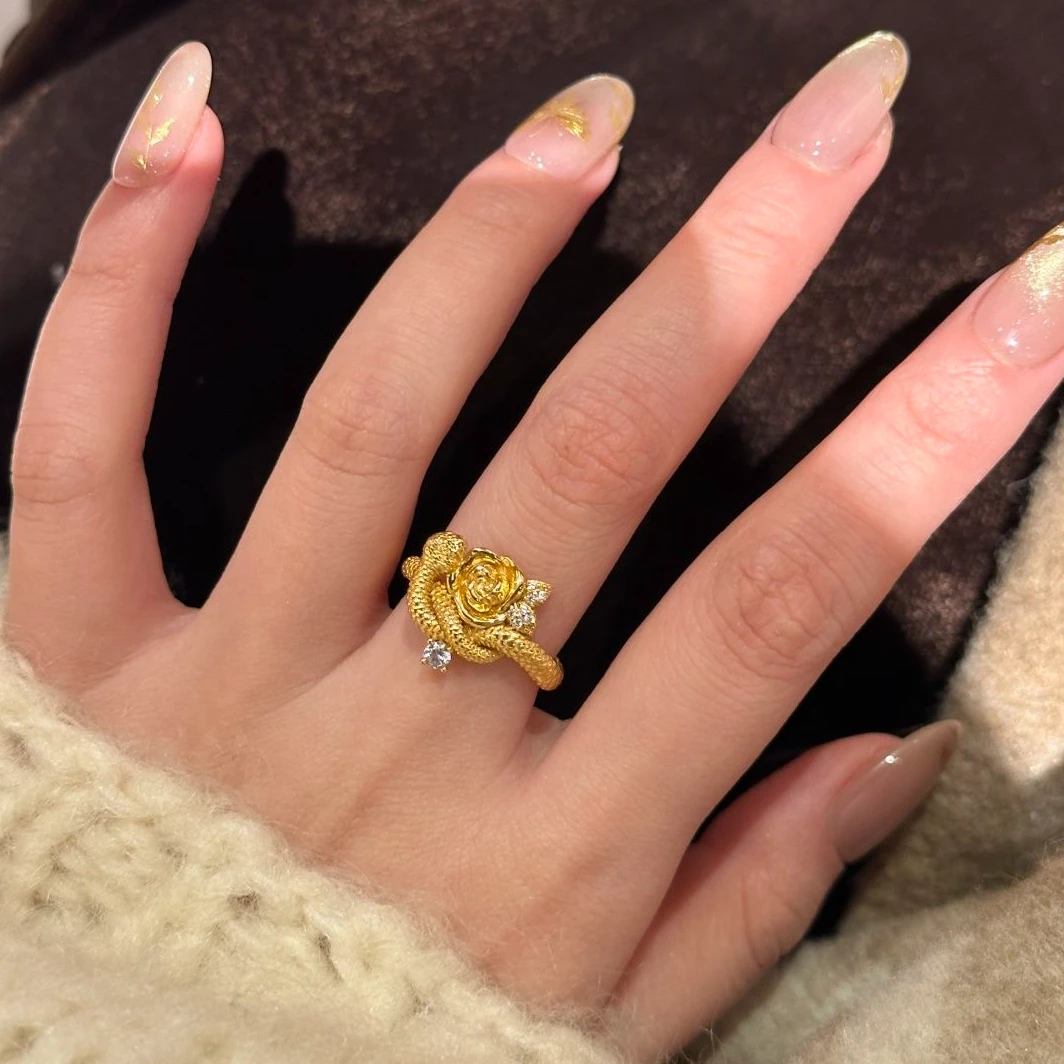 铜合金戒指 玫瑰花灵蛇戒指女精致小众纹理感镶嵌蛇年指环本命年