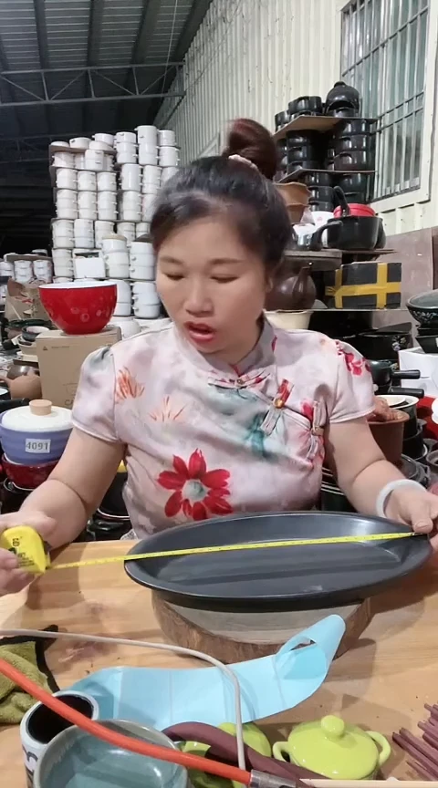 瑕疵灰色鱼盘一个