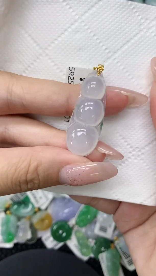 颈饰18K金镶嵌翡翠1111111111