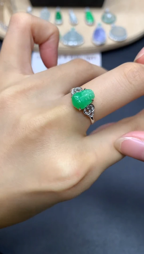 翡翠戒指18K金镶嵌貔貅【无服务费】