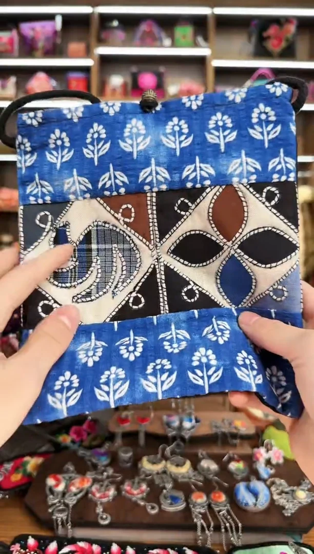 【闪购商品】织绣A30蒙阿苏苗绣传承