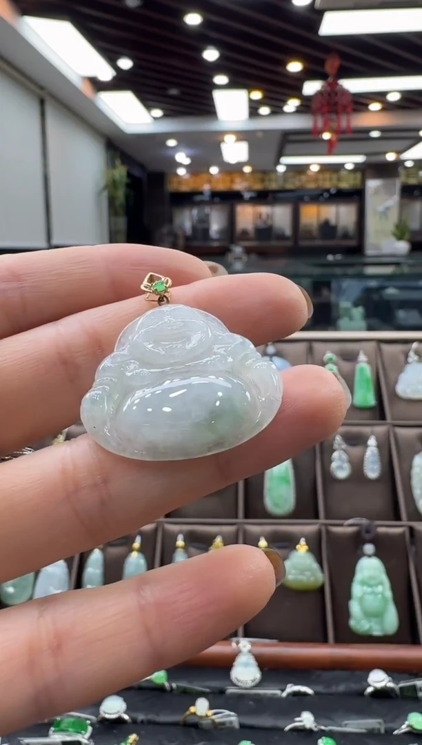 颈饰18K金镶嵌翡翠佛公