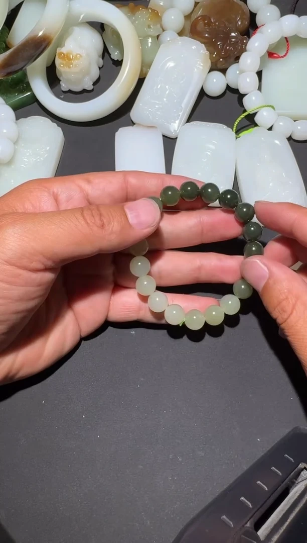 未镶嵌和田玉（糖玉）车挂和田玉