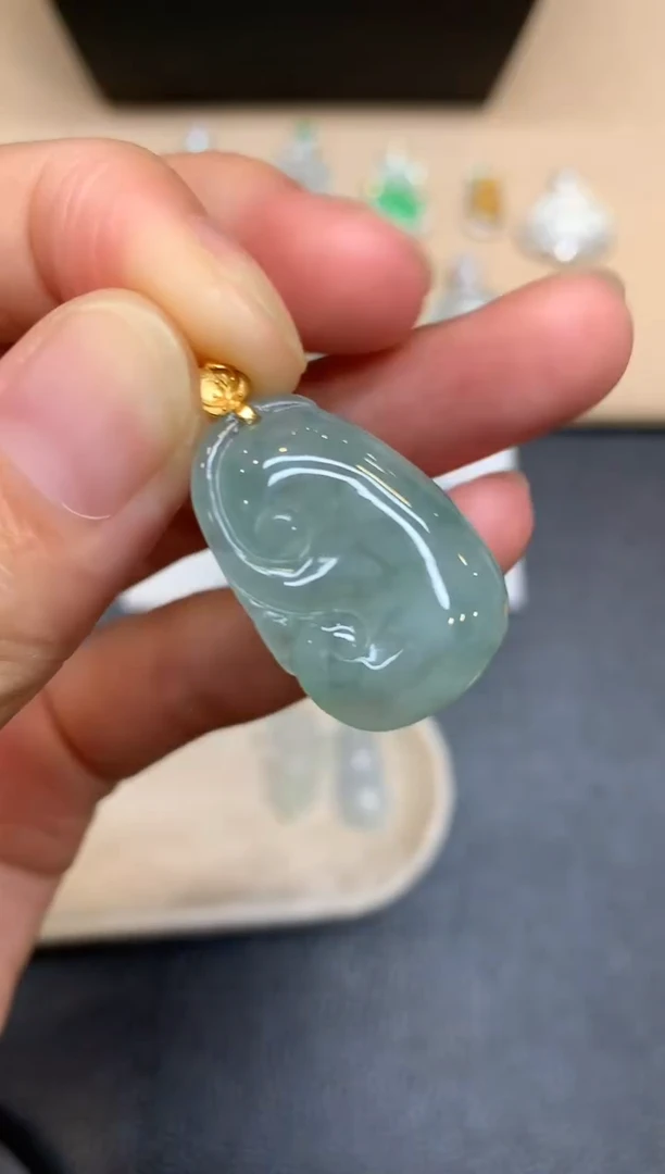 颈饰18K金镶嵌翡翠如意【无服务费