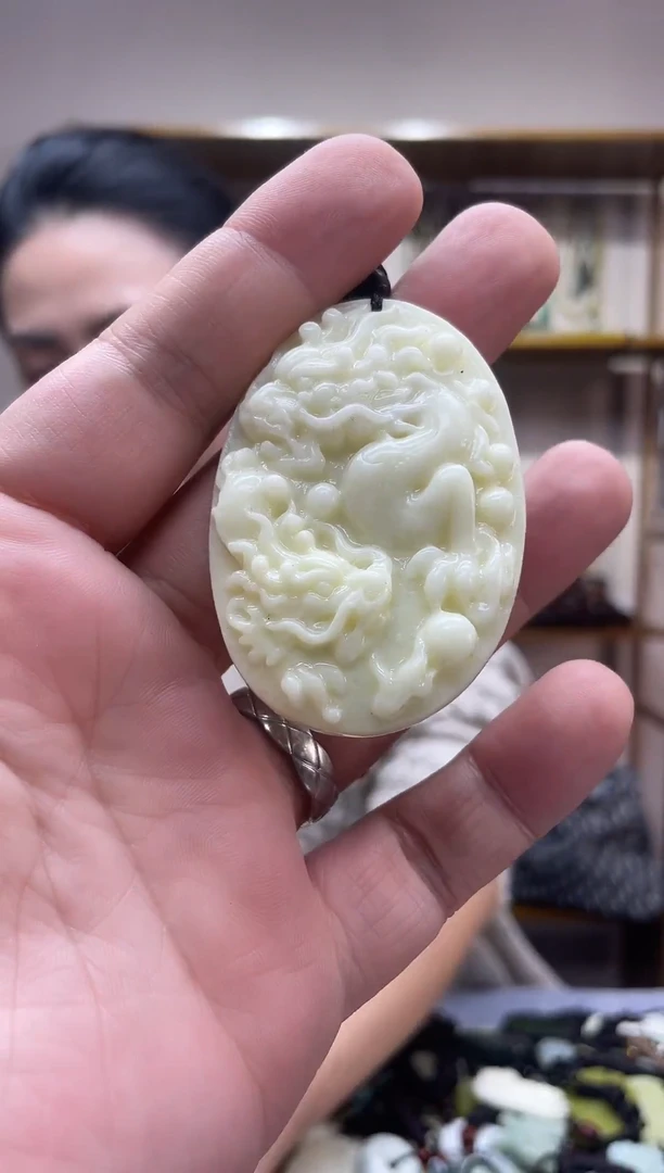 未镶嵌岫玉吊坠·