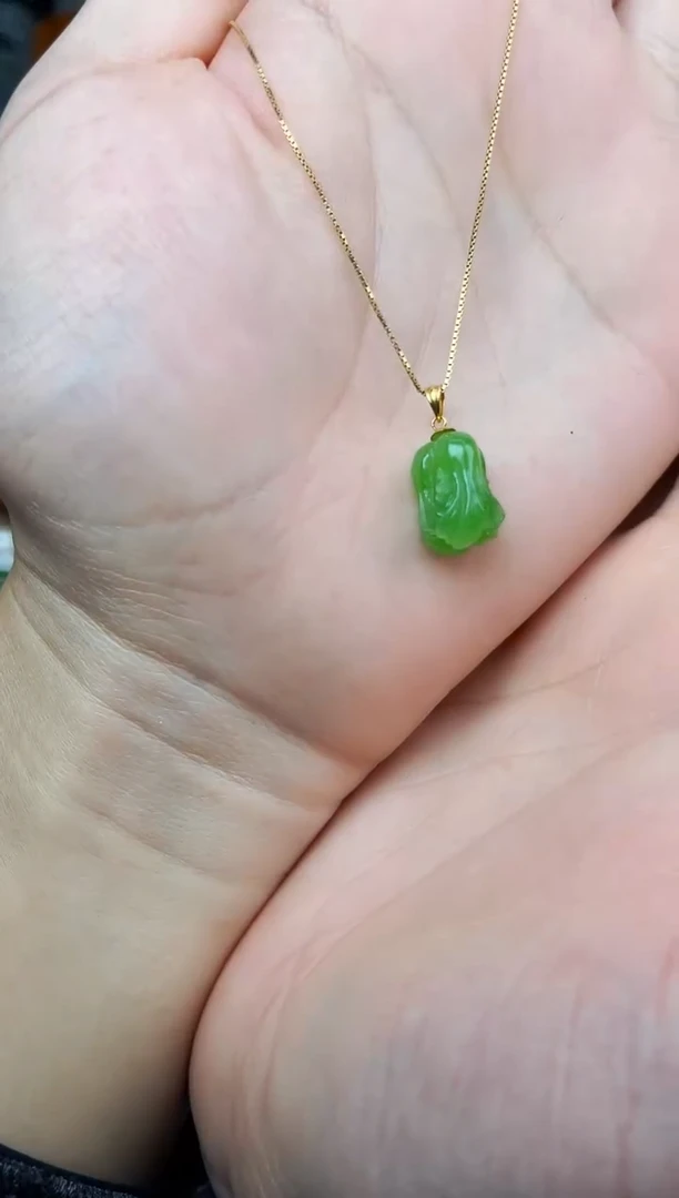 颈饰18K金镶嵌和田玉白菜06