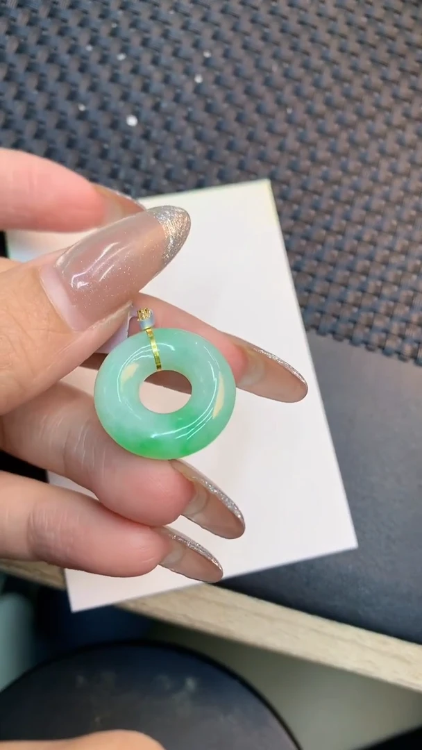 颈饰18K金镶嵌翡翠1