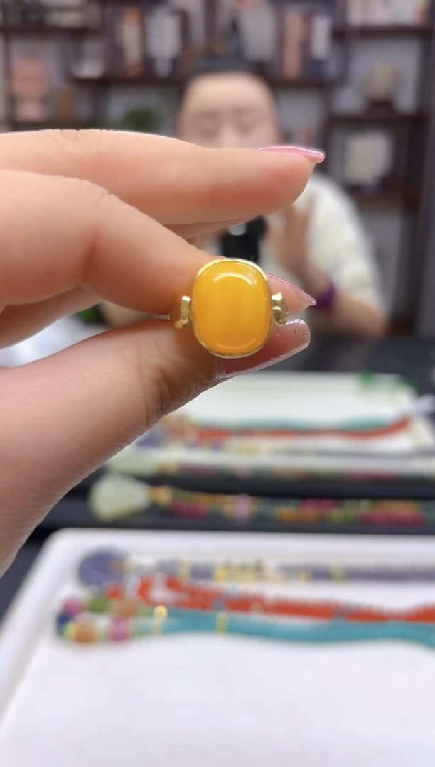 【闪购商品】蜜蜡戒指银S925镀金镶嵌J108