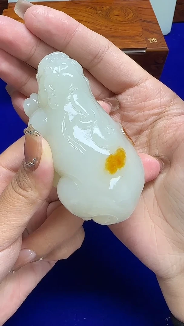 颈饰未镶嵌和田玉山****?1