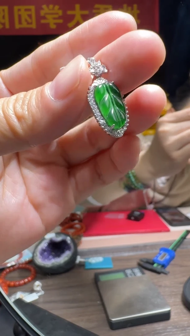 【闪购商品】翡翠吊坠(不含链)银S925镶嵌危地马拉翡翠绿叶子吊坠
