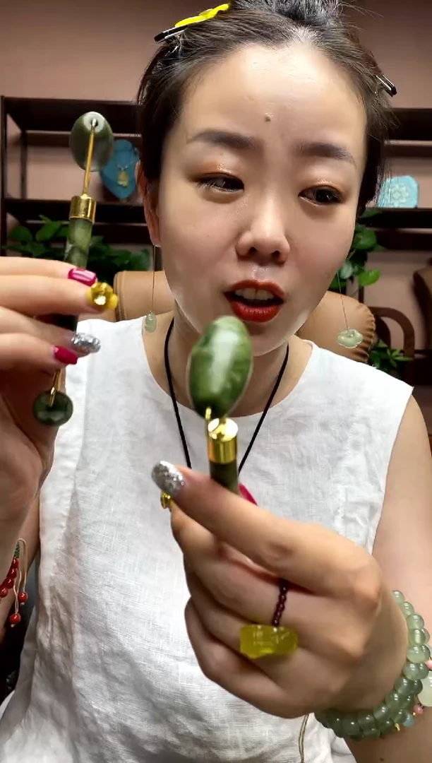 岫玉未镶嵌吊坠多样性发货发其中之一